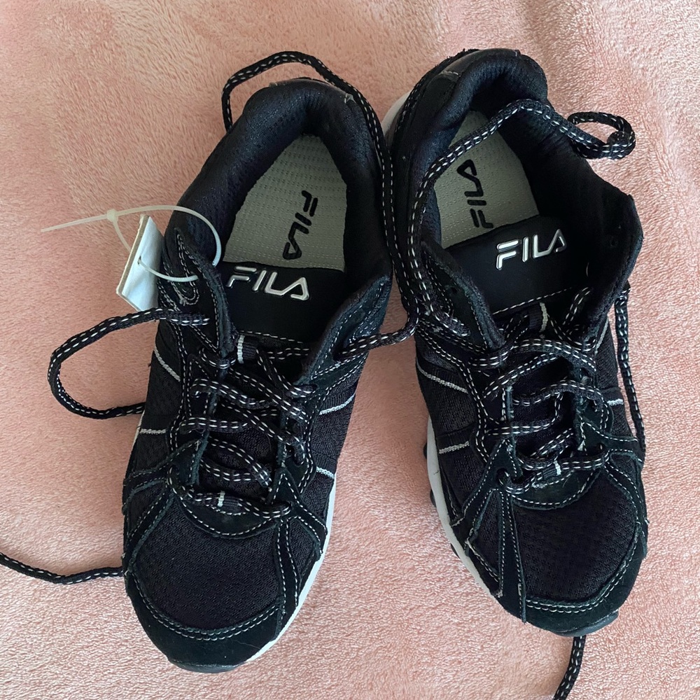 Women’s 6.5 FILA Tennis Shoes